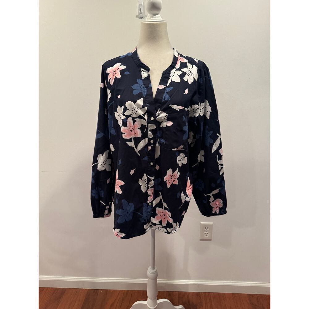 Free Assembly Navy Blue with Pink and White Flowers V-Neck Top - Size Large